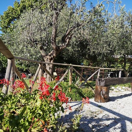 Santa Croce Villa Fossato di Vico Luaran gambar