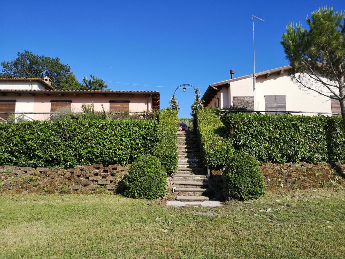 Santa Croce Villa Fossato di Vico Luaran gambar