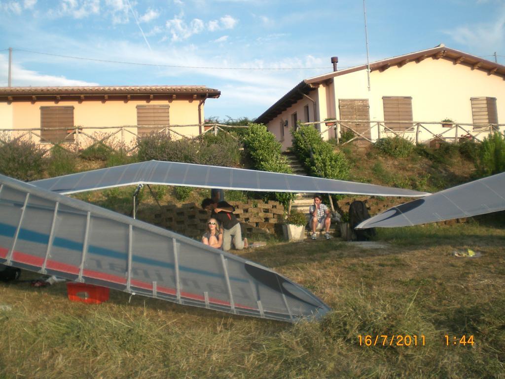 Santa Croce Villa Fossato di Vico Luaran gambar