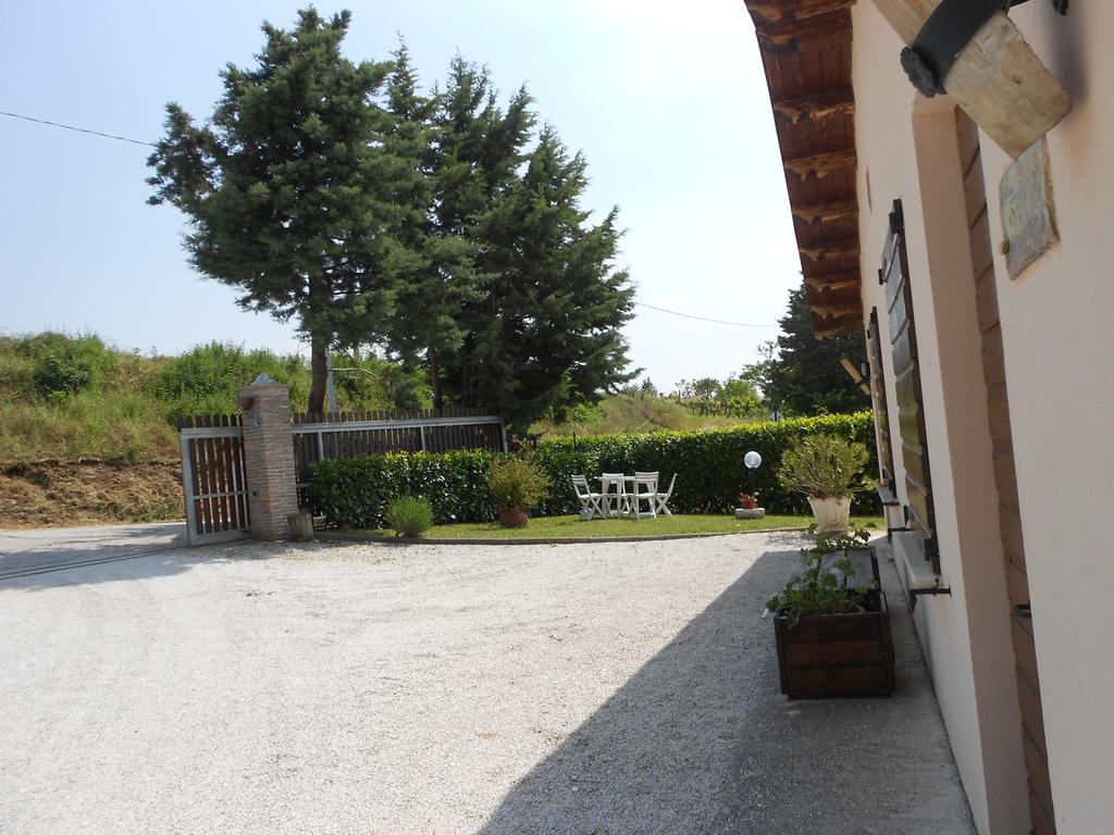 Santa Croce Villa Fossato di Vico Luaran gambar
