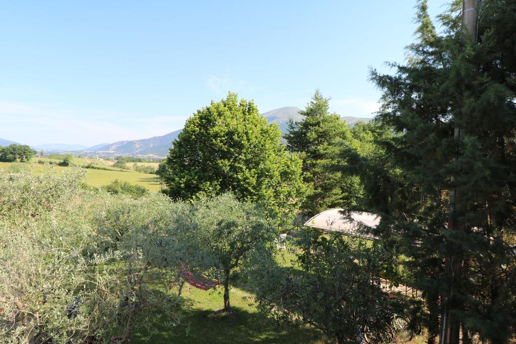 Santa Croce Villa Fossato di Vico Luaran gambar