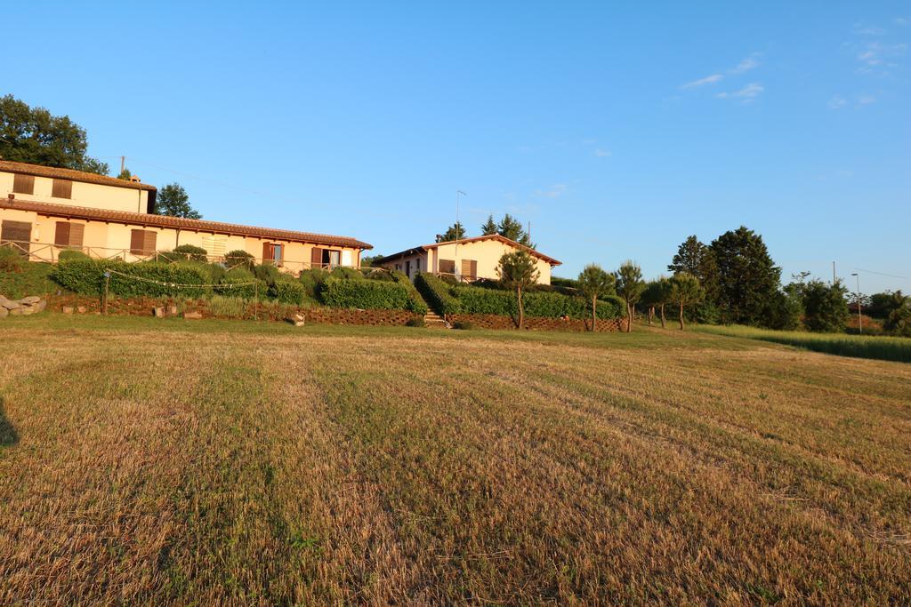 Santa Croce Villa Fossato di Vico Luaran gambar